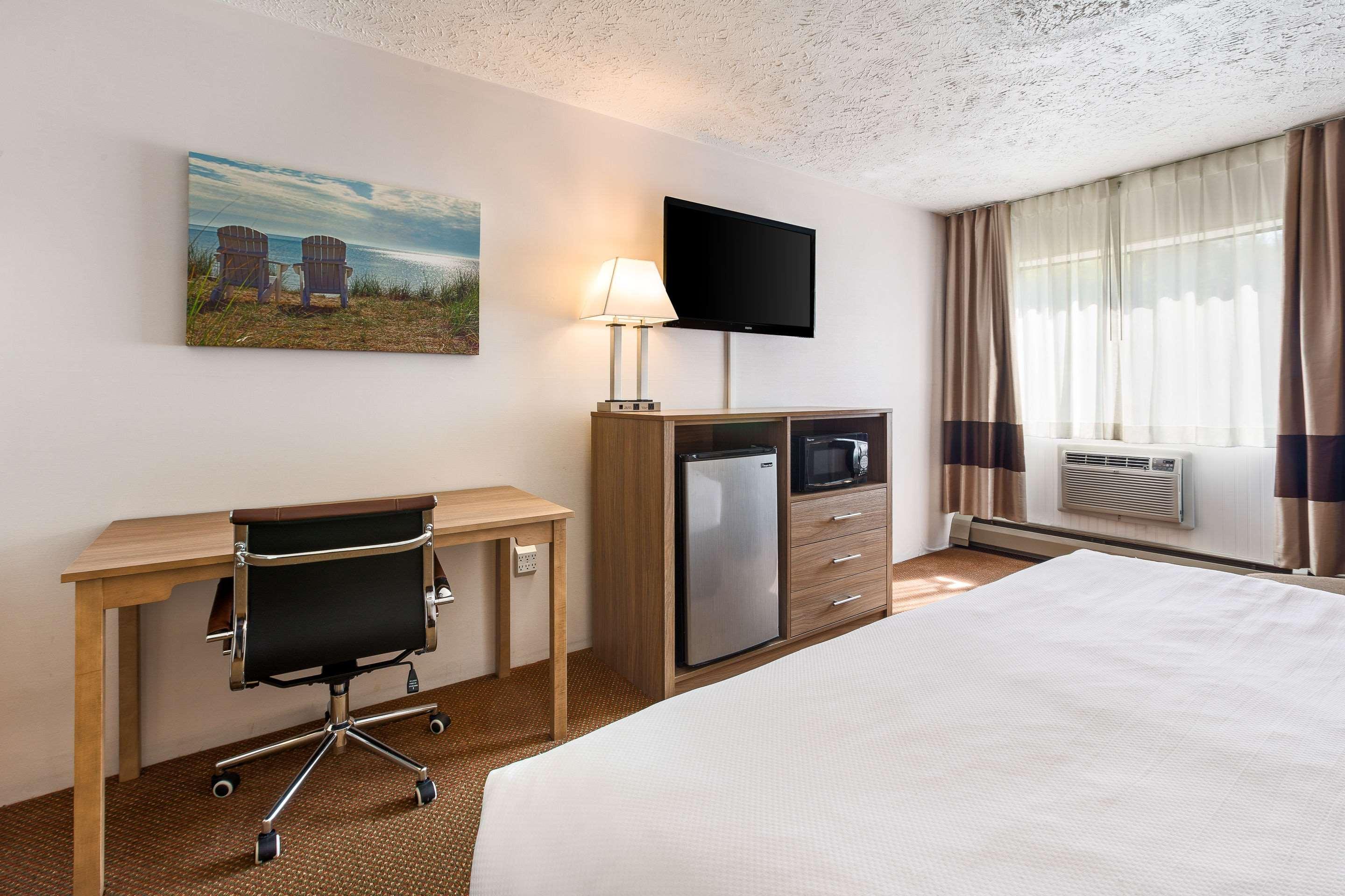Quality Inn Petoskey-Harbor Springs Екстер'єр фото