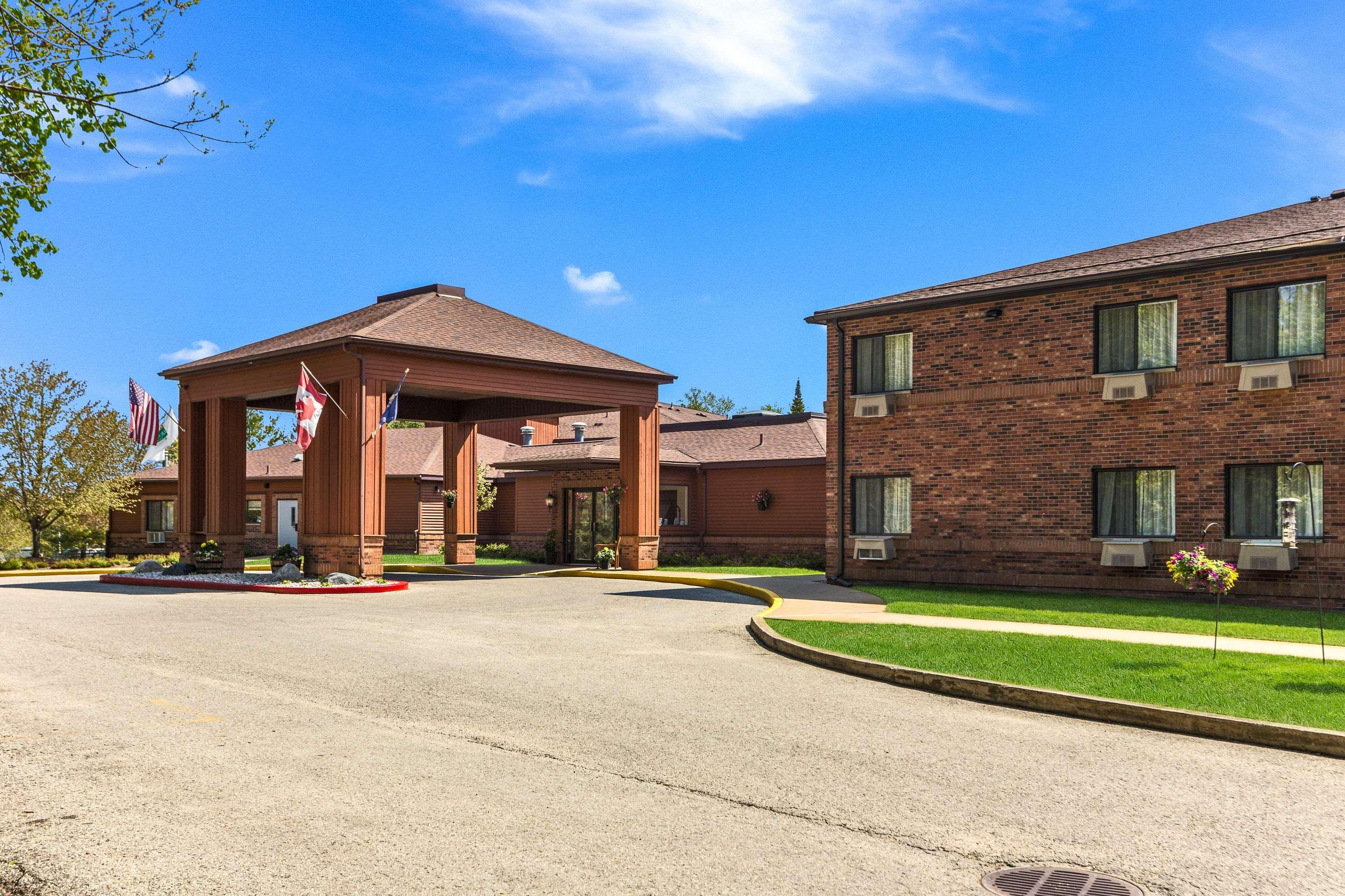 Quality Inn Petoskey-Harbor Springs Екстер'єр фото