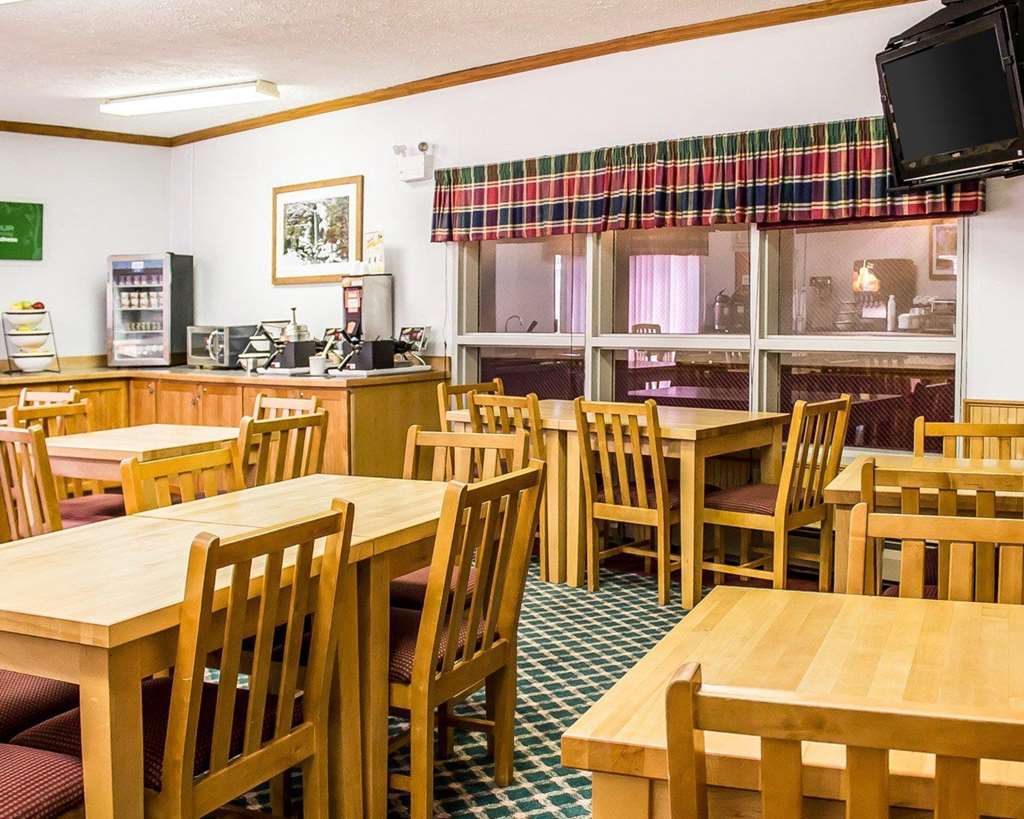 Quality Inn Petoskey-Harbor Springs Ресторан фото